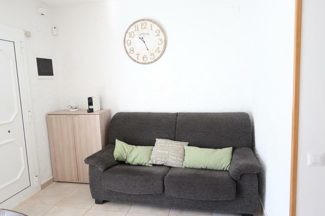 Orlina Apartment Емпуриабрава Екстериор снимка