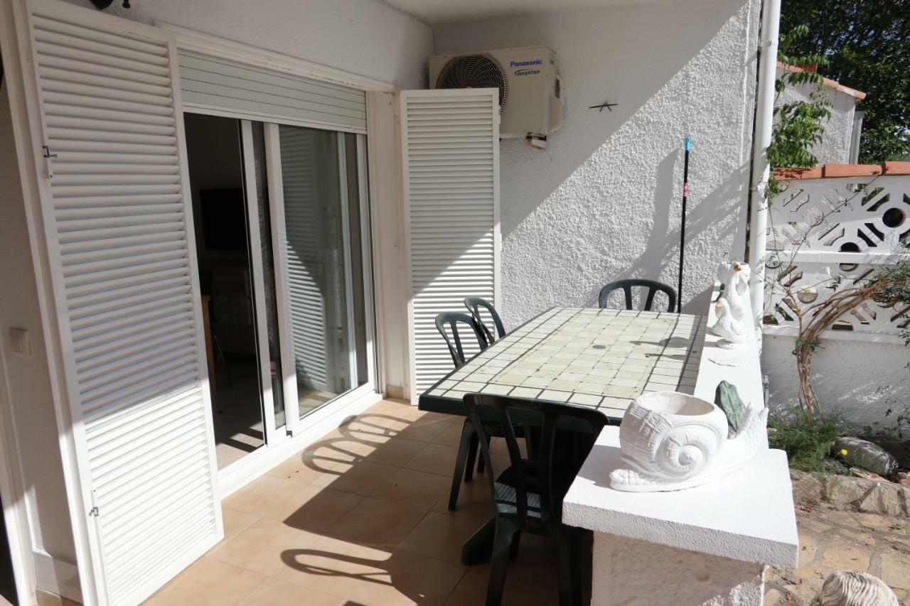 Orlina Apartment Емпуриабрава Екстериор снимка
