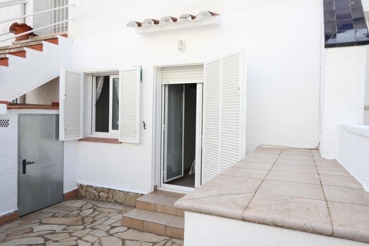 Orlina Apartment Емпуриабрава Екстериор снимка