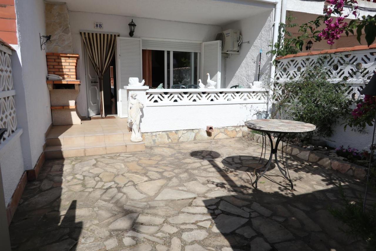 Orlina Apartment Емпуриабрава Екстериор снимка