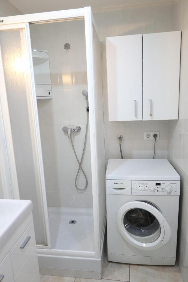 Orlina Apartment Емпуриабрава Екстериор снимка